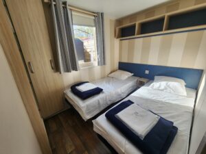 mobilhome loggia chambre 2 lits 1 pers camping de la vallée du doux