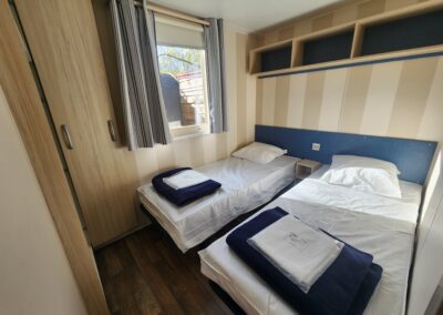 mobilhome loggia chambre 2 lits 1 pers camping de la vallée du doux