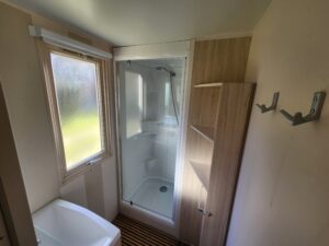 mobilhome loggia salle de bain camping de la vallée du doux
