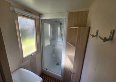 mobilhome loggia salle de bain camping de la vallée du doux