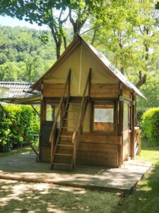 tente perchée camping de la vallée du doux