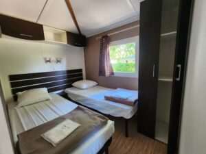 mobil home wapiti 4 pers chambre 2 lits 1 pers camping de la vallée du doux