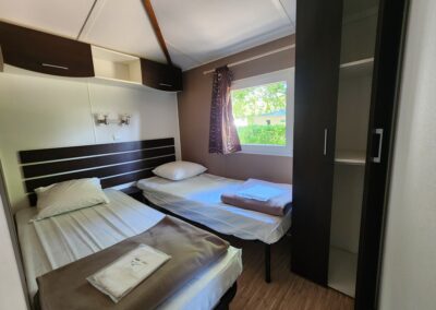 mobil home wapiti 4 pers chambre 2 lits 1 pers camping de la vallée du doux