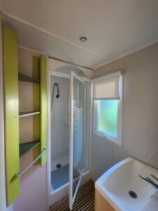 mobilhome irm family salle de bain camping de la vallée du doux