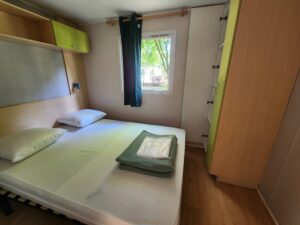 mobilhome irm family chambre 2 pers camping de la vallée du doux