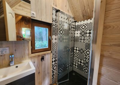 chalet troll insolite salle de bain camping de la vallée du doux