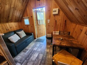 chalet troll espace salon salle à manger camping de la vallée du doux