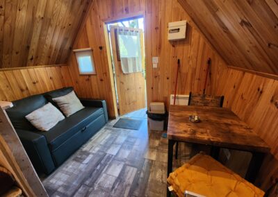 chalet troll espace salon salle à manger camping de la vallée du doux