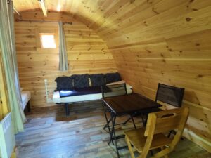 intérieur pod 3 pers camping de la vallée du doux