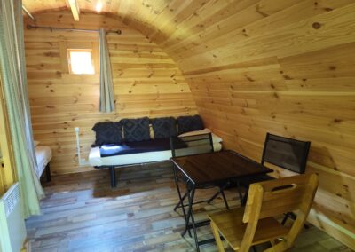 intérieur pod 3 pers camping de la vallée du doux