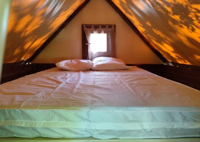 camping vallee du doux insolite tente perchée