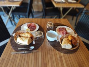 restaurant camping de la vallée du doux petit déjeuner