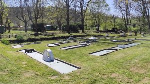camping de la vallée du doux mini golf