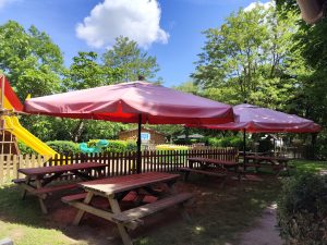 tables exterieures restaurant camping vallée du doux